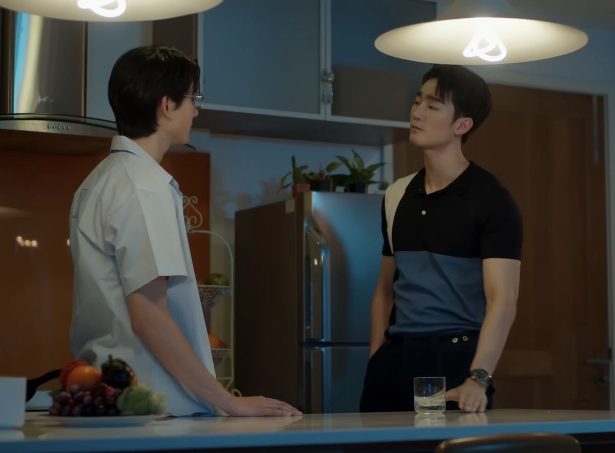 สูงกว่าตู้เย็น  หัวชนไฟเพดาน
หัวเลยฮู้ดระบายอากาศ