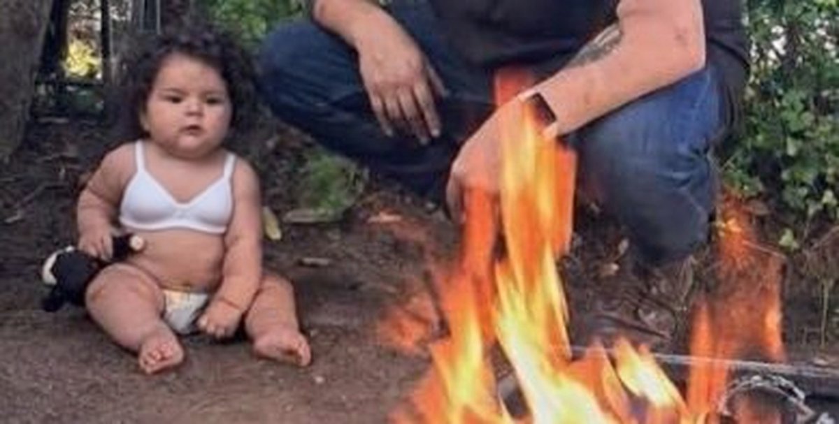 Antares cuida a Violetita de los Baradit 🤡