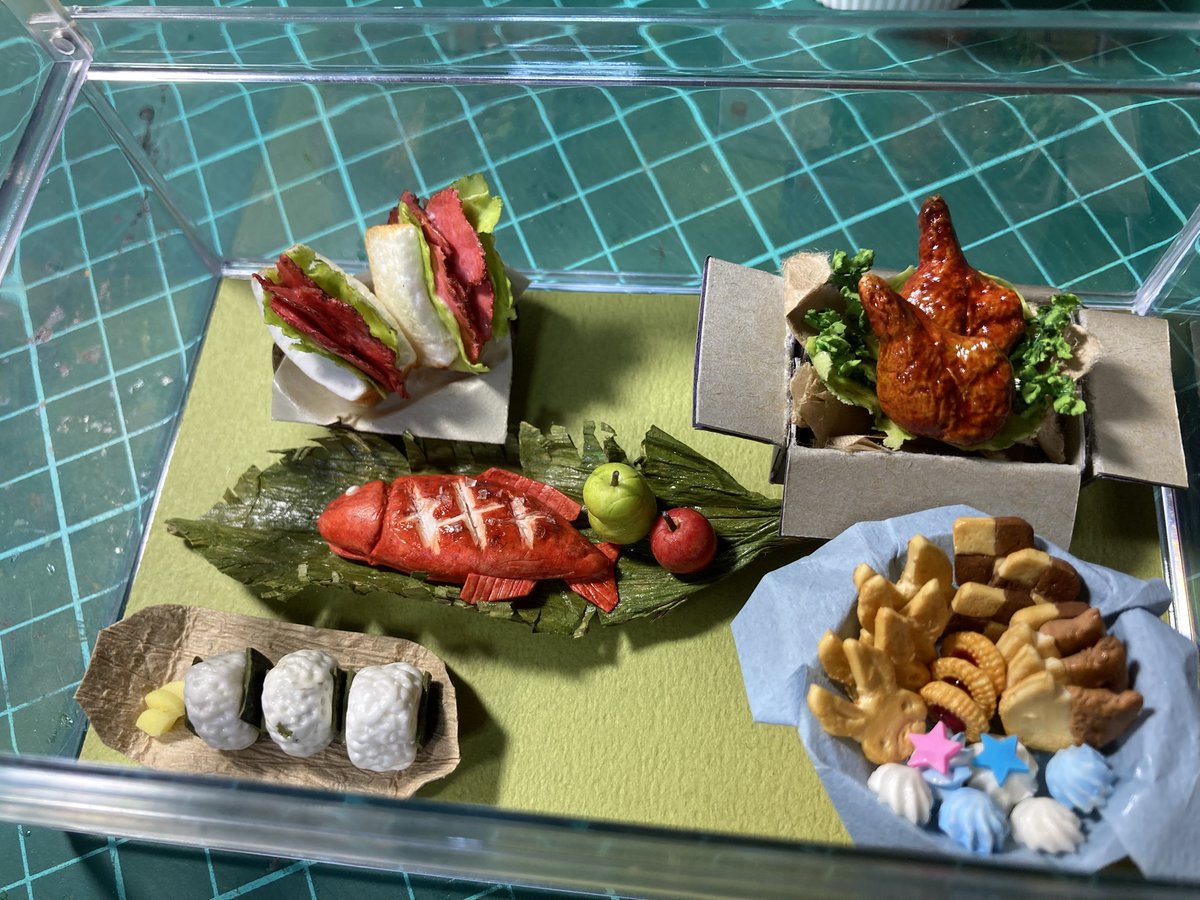 運営ちゃんに贈ったバレンタインはこちらです。チェキ風フォトカードは赤部分をレインボー箔押しにしました！