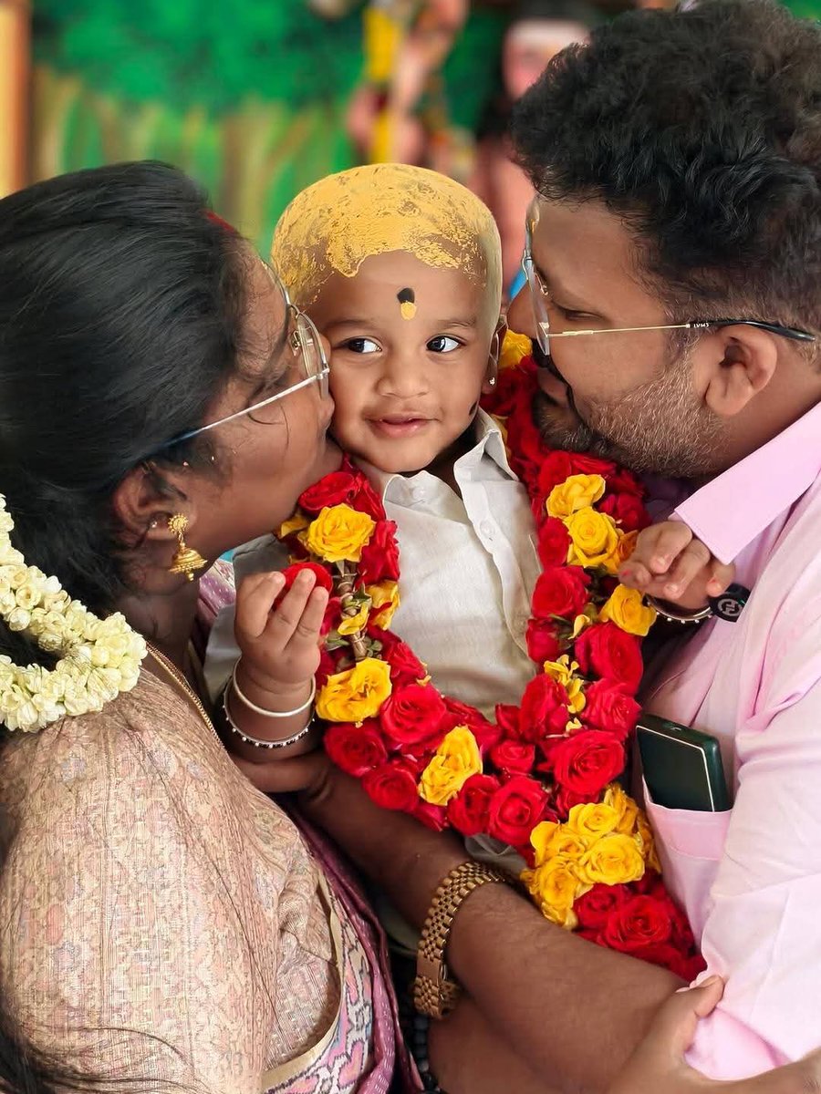 KollywoodCinima's tweet photo. Robo Shankarβs grandson Nakshathranβs ear-piercing function clicks capture joyful celebrations, adorable smiles, family love, and heartwarming traditional moments ππππ«°π»β£οΈβ¨
#RoboShankar #Nakshathran #KollywoodCinima #KcGallery #Sai #Cinema #Heroine https://t.co/sJaIoYf0Gr