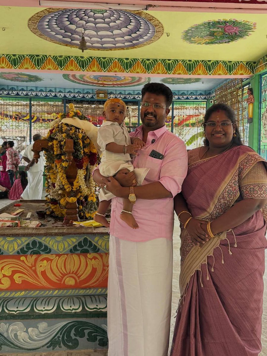KollywoodCinima's tweet photo. Robo Shankarβs grandson Nakshathranβs ear-piercing function clicks capture joyful celebrations, adorable smiles, family love, and heartwarming traditional moments ππππ«°π»β£οΈβ¨
#RoboShankar #Nakshathran #KollywoodCinima #KcGallery #Sai #Cinema #Heroine https://t.co/sJaIoYf0Gr