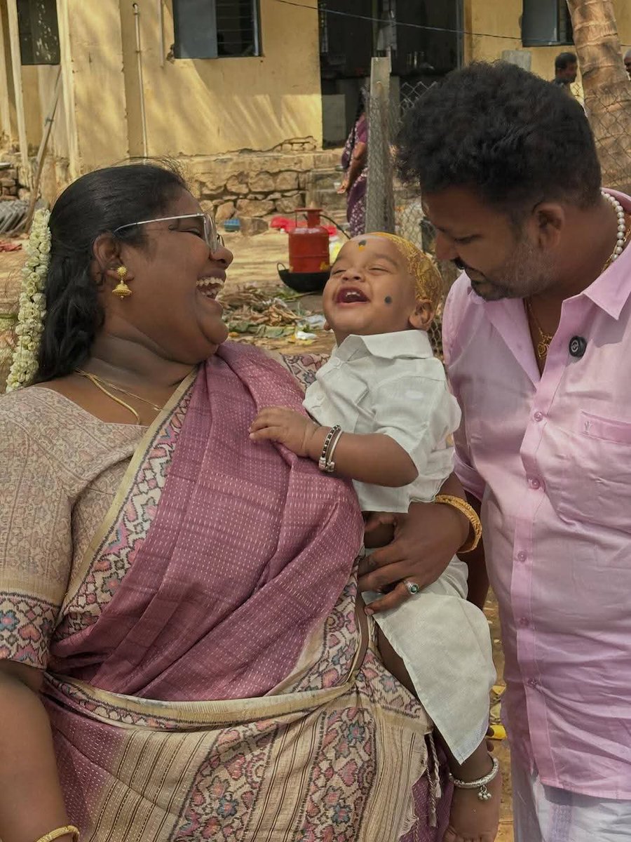KollywoodCinima's tweet photo. Robo Shankarβs grandson Nakshathranβs ear-piercing function clicks capture joyful celebrations, adorable smiles, family love, and heartwarming traditional moments ππππ«°π»β£οΈβ¨
#RoboShankar #Nakshathran #KollywoodCinima #KcGallery #Sai #Cinema #Heroine https://t.co/sJaIoYf0Gr