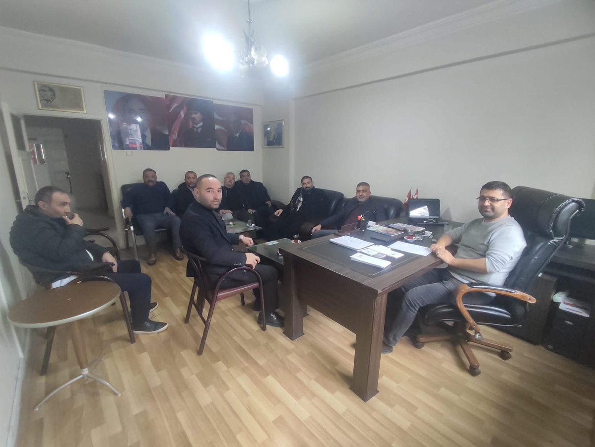 Ülkü Ocakları Eğitim ve Kültür Vakfı Talas İlçe Başkanlığımızda geçmiş dönemlerde görev yapmış kıymetli başkanlarımızdan; Cihangir Taşdelen, İsmail Şahin, Şevket Ayata, Ömer Faruk Fırat ve Ahmet Uzyönüm, MHP Talas İlçe Teşkilatımızı ziyaret ettiler.+