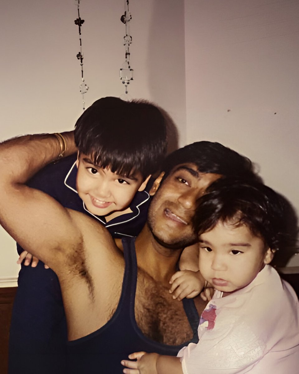 TeamAjayDevgn's tweet image. Devgn Boys, redefining "cool" always 😎

#TeamAjayDevgn #AjayDevgn #HappyBirthdayAamanDevgan