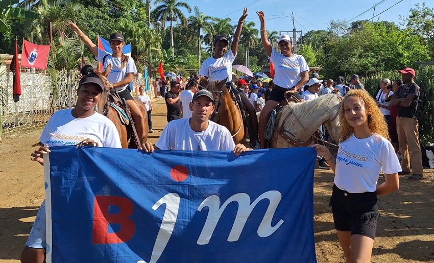 #Cuba celebra este #18DeFebrero el Día del Instructor de Arte, con el protagonismo de la <a href="/bjm_arte/">Brigada de Instructores de Arte José Martí</a>, como homenaje a Olga Alonso, una de las primeras en responder al llamado de #Fidel a que los jóvenes asumieran la noble tarea de enseñar a apreciar el arte.
Muchas felicidades.