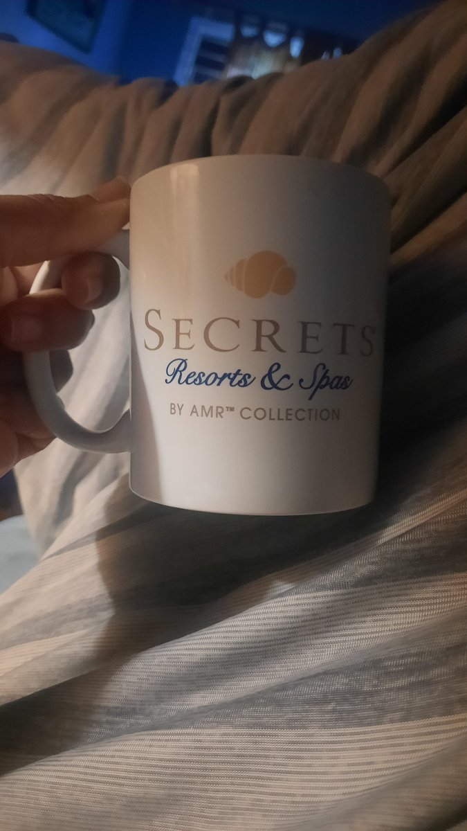 KellyKatharin's tweet image. 8.5 hours solid, uninterrupted sleep.

Waking up without the alarm.

An extended meditation.

(The most delicious) Coffee in bed (thanks, H! 🥰)

A slow, easy mid-week morning. 
#givethanks