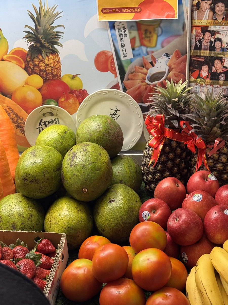 vinochen's tweet image. 酪梨比鳳梨大粒
