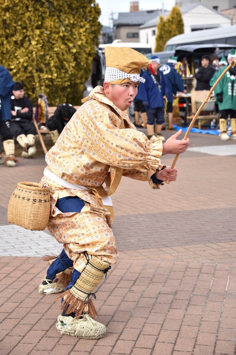 上組町えんぶり組の恵比寿様、やっぱり表情が良い！

えーと・・・写真整理し始めたのは良いけどまつりんぐ広場の写真から抜け出せない💦

#八戸えんぶり #上組町えんぶり組