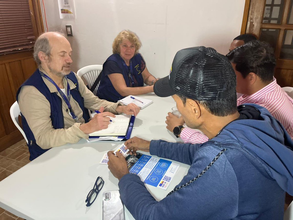 CNE_COLOMBIA's tweet image. #CNEConLasRegiones| En #Tolima, capacitamos a representantes del @PartidoMIRA,la Coalición @PactoCol y la Alianza Verde en el uso de la Plataforma de Postulación y Acreditación de Actores Electorales.¡Así trabajamos con #LegitimidadYTransparencia de cara a las #Elecciones2026!