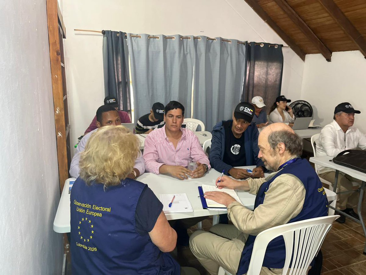 CNE_COLOMBIA's tweet image. #CNEConLasRegiones| En #Tolima, capacitamos a representantes del @PartidoMIRA,la Coalición @PactoCol y la Alianza Verde en el uso de la Plataforma de Postulación y Acreditación de Actores Electorales.¡Así trabajamos con #LegitimidadYTransparencia de cara a las #Elecciones2026!