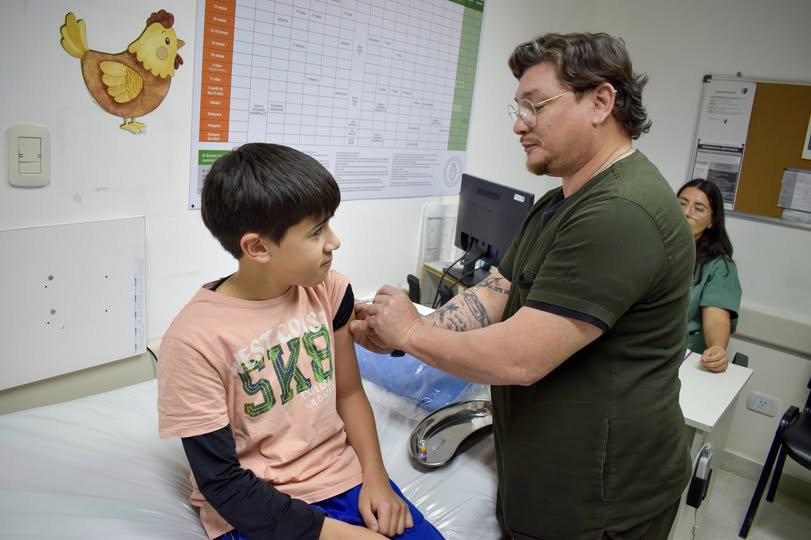 HospitalSBColon's tweet photo. 📚💉 De cara al inicio de clases en Entre Ríos, Salud reafirma la importancia de completar la vacunación
https://t.co/buM3BbC9LM
#vacunaciónresponsable #InicioDeClases #saludpública #EntreRíos #CalendarioNacional #prevención #cuidarnosentretodos https://t.co/KYscIVOEin