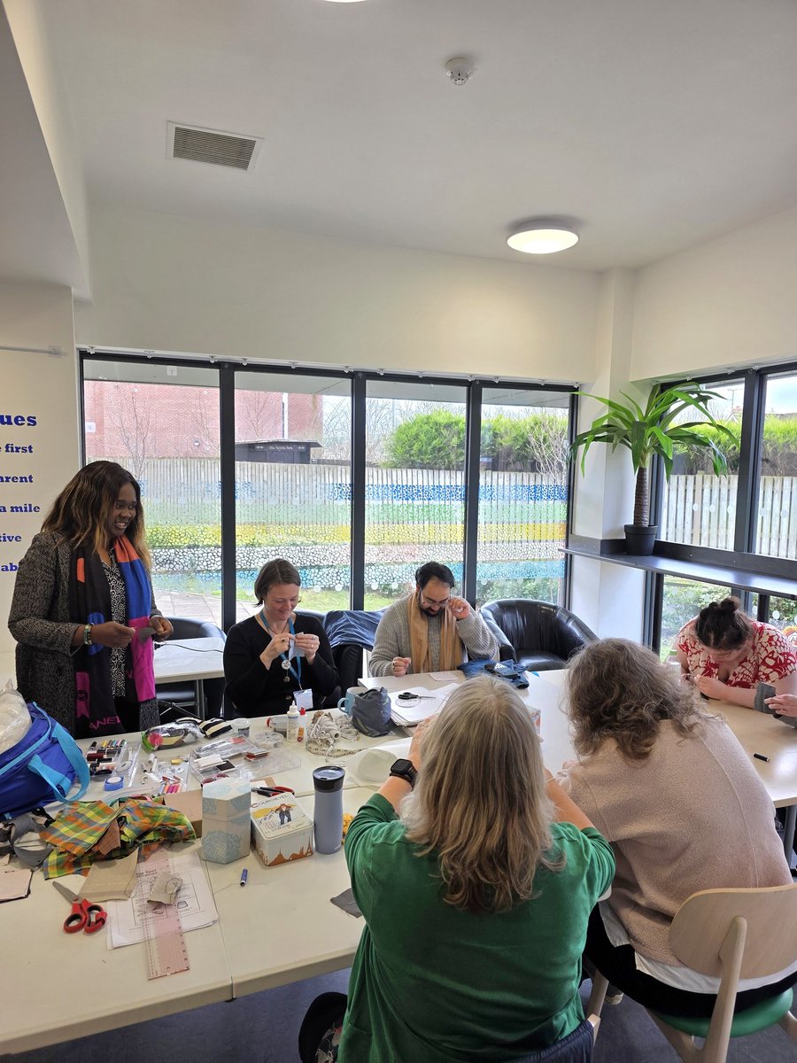 KennysGlobalLinks tweet media