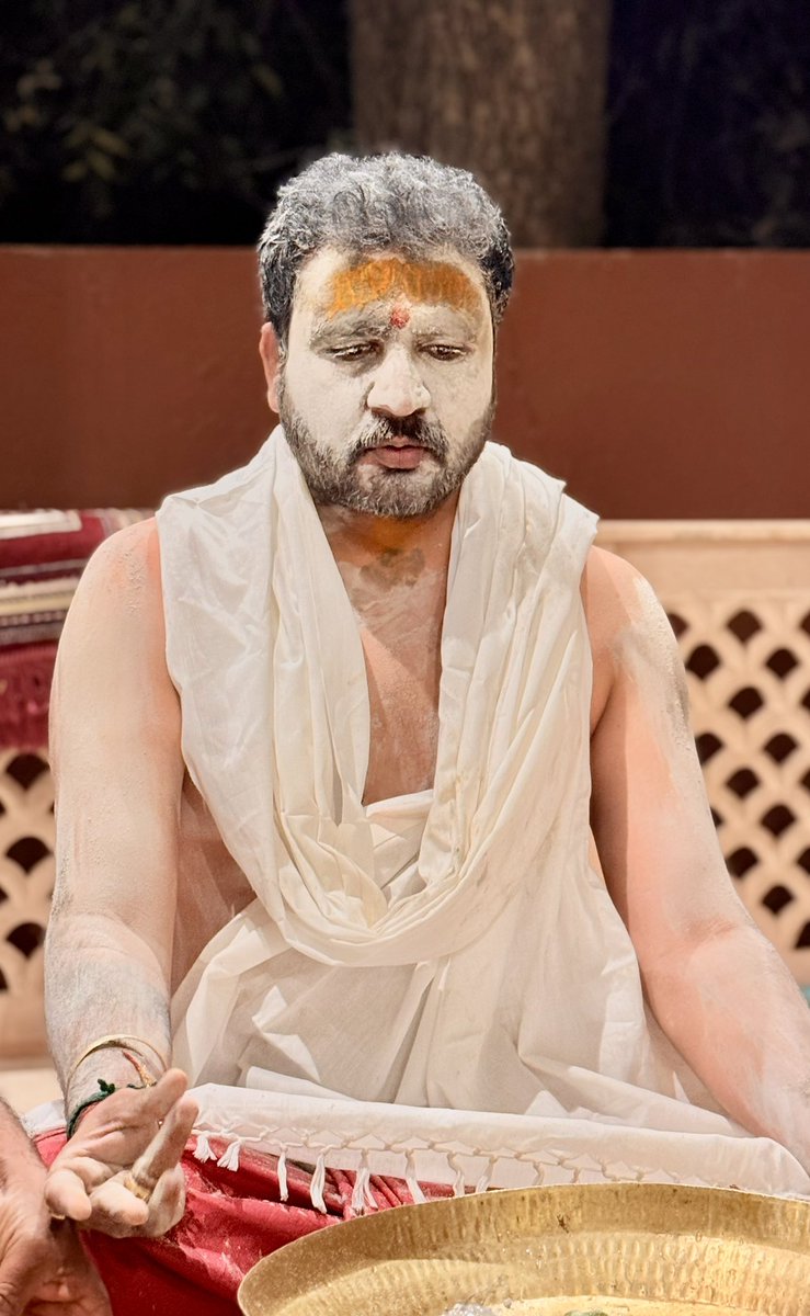 idineshdesai's tweet image. शिव की भक्ति में लीन 🐍

नागेन्द्रहाराय त्रिलोचनाय भस्माङ्गरागाय महेश्वराय।
नित्याय शुद्धाय दिगम्बराय तस्मै नकाराय नमः शिवाय॥

#dineshdesai #shivratri #shiva #goga #trending