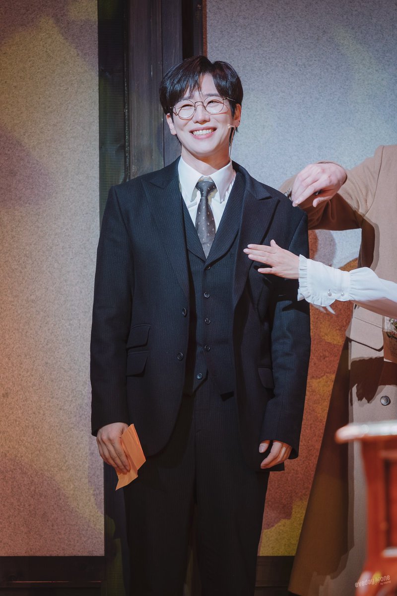 HeyreyP's tweet photo. 260212 팬레터 커튼콜
김해진 #김경수 #배우김경수
정세훈 #원태민

헐랭한 선생님 https://t.co/UaIJVMGELV