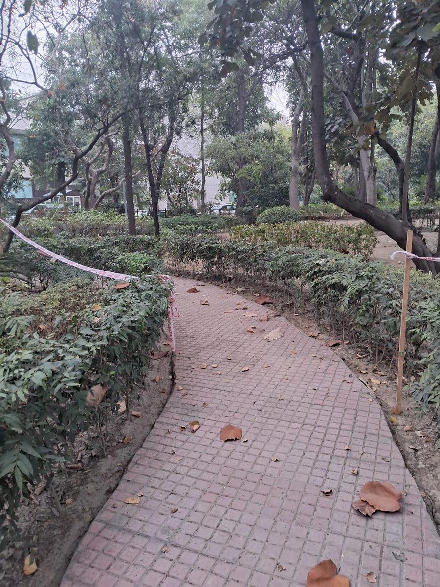 save15apark's tweet photo. This evening, 3–4 persons claiming  to be Noida Authority were demarcating land inside the park - even covering the walking path behind the pump.

@Noida_Authority  confirm legitimacy of this action, share the official approval
Residents await clarity.
#ProtectSector15ANoidaPark https://t.co/lI3Pv2Z6kA
