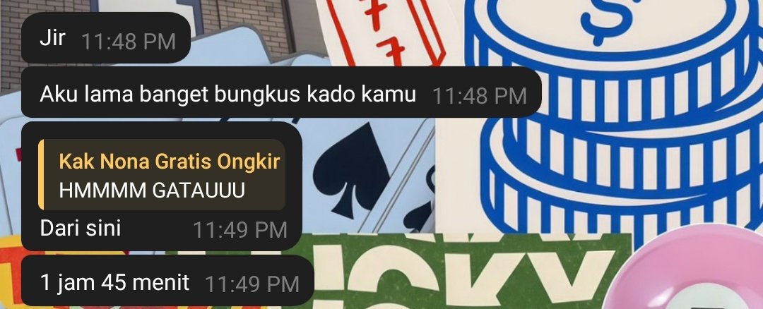 TitikNirwana's tweet photo. TMI, aku gak nyangka kalau masing-masing kadonya pada di-wrap semua .... Gimana gak lama coba, udah gitu tape-nya tebel bgt. 😭 #KakNonaBestGirlfie https://t.co/vUXn4dbeVE