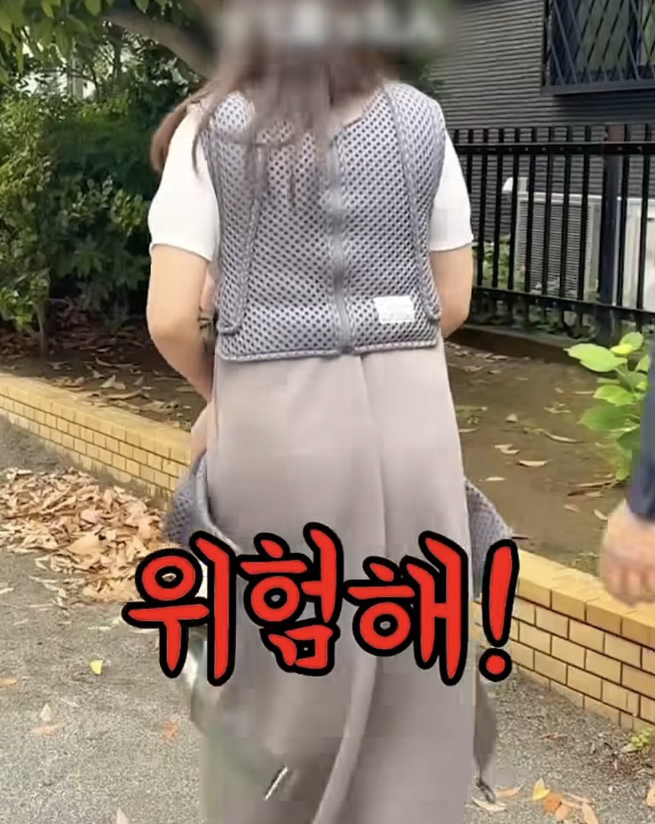 singsangsoong_e's tweet image. 흔한 여혐 범죄 중 하나에요 아기 데리고 다니는 엄마들한테는 버클을 풀어버리기도 해서 아기 떨어짐 방지 기능이 있는 제품이 나올 정도,,