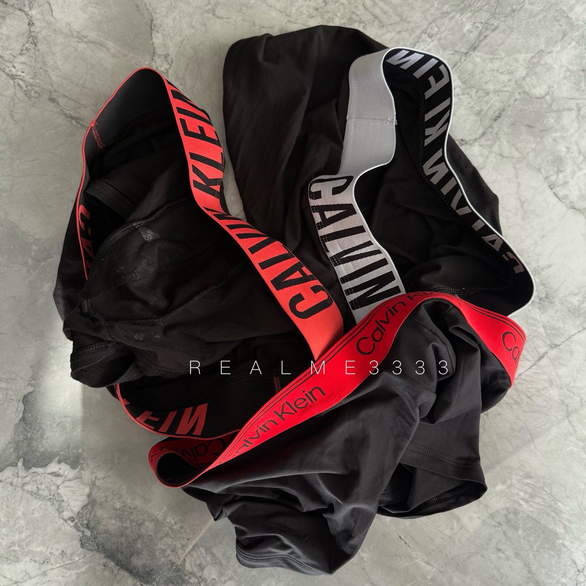 realme3333 tweet media