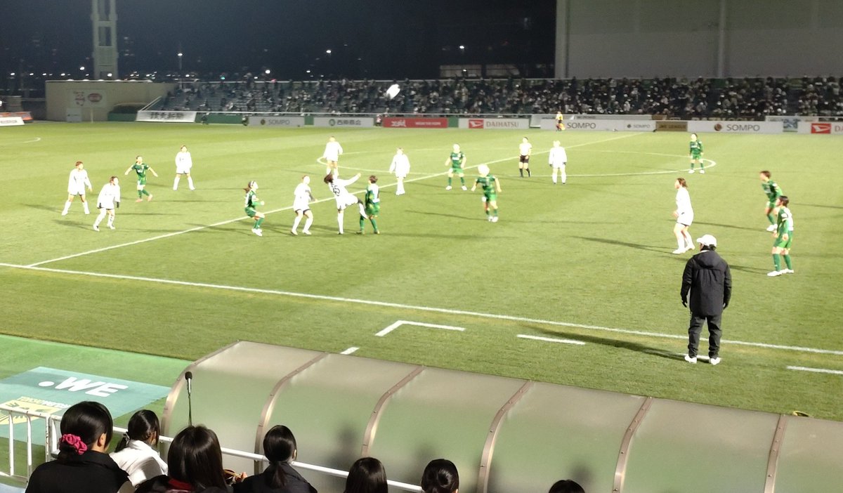 JLEAGUECHAMPION's tweet photo. 今年2回目のサッカー観戦、今日は ＃西が丘 でWEリーグ ＃ベレーザvs大宮 を観ました。寒くて病気になるかと思った試合。2月の夜に試合をしてはいけません。それでもベレーザが勝って暫定首位になったから許しましょう。個人的にはサブの式田和ちゃんが出場せず残念。＃WEリーグ ＃ベレーザ ＃般若β https://t.co/K3MRw4yyzZ
