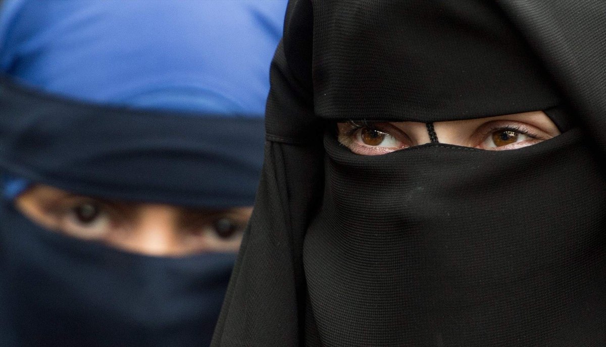 A ver, chiquis, que os veo muy perdidos con el análisis del burka/niqab:

Decir que es una prenda patriarcal y machista es el nivel básico del análisis, es la conclusión a la que llega un niño de primaria, pero hay más cositas ¿vale?⬇️
