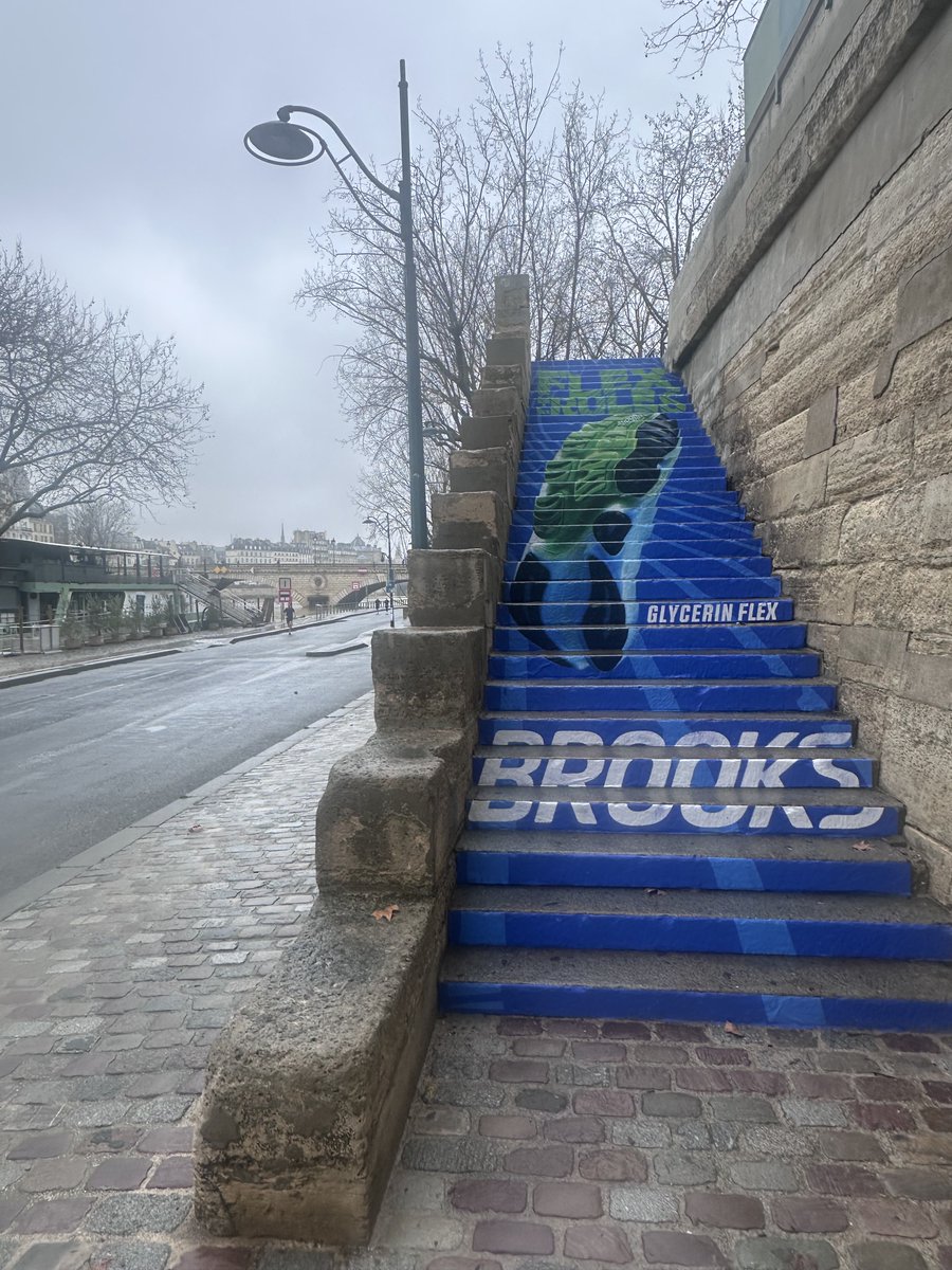 Quesaco ? Ça c’est nouveau, et ça a été fait pendant que l’accès aux berges  était interdit. 🚫 ⁦<a href="/MParisCentre/">Mairie de Paris Centre</a>⁩