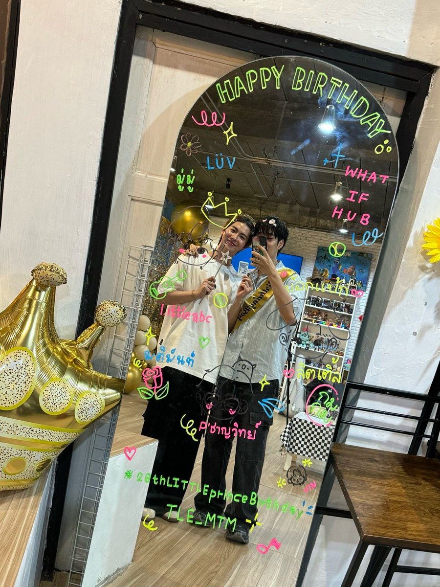 ถ้าจะถ่ายเฟรมแบบนี้แล้วอยากแสดงความเป็นเจ้าของให้เข้าไปในกระจกนิดนึง