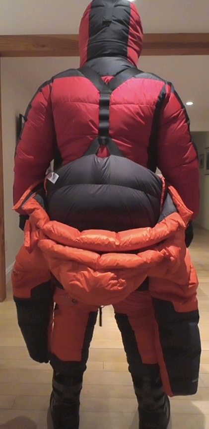 Sneusuit tweet media