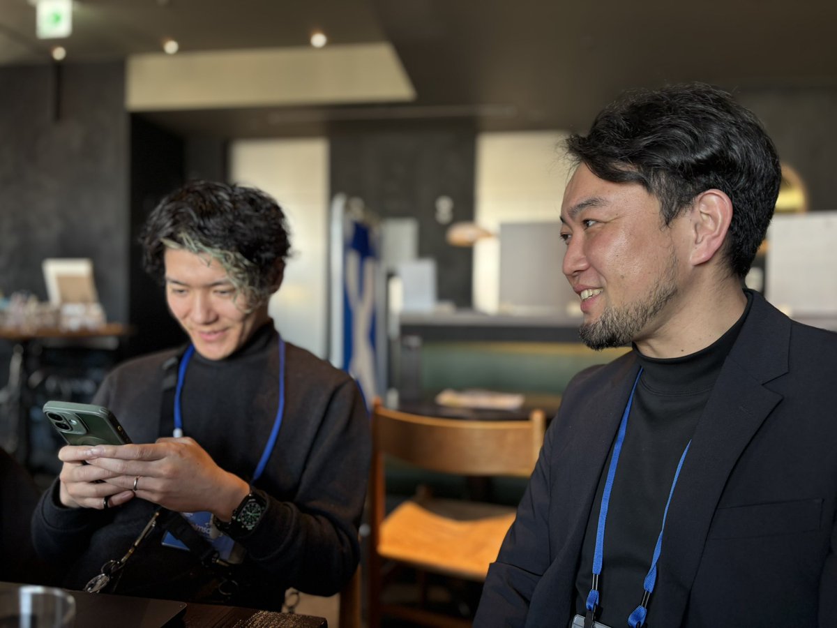 よき仲間であり、よきライバル。2人ともいい顔してます。

渋谷から世界へ。
Non-Destructive Innovation.
カスタマークラウド