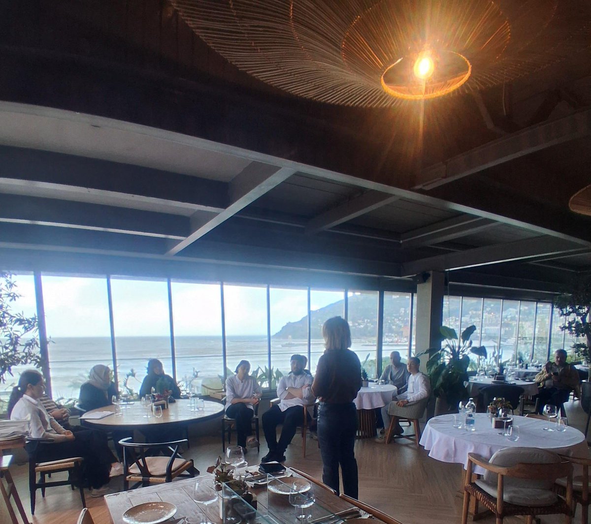 Alanya Sosyal Hizmet Merkezi Müdürlüğümüz tarafından, En Vie Beach personellerine “ Aile Yaşam Becerileri “ ve “ Çocuğa Yönelik İhmal ve İstismar ile Mücadele “ konularında seminer düzenlendi. <a href="/tcailesosyal/">T.C. Aile ve Sosyal Hizmetler Bakanlığı</a>