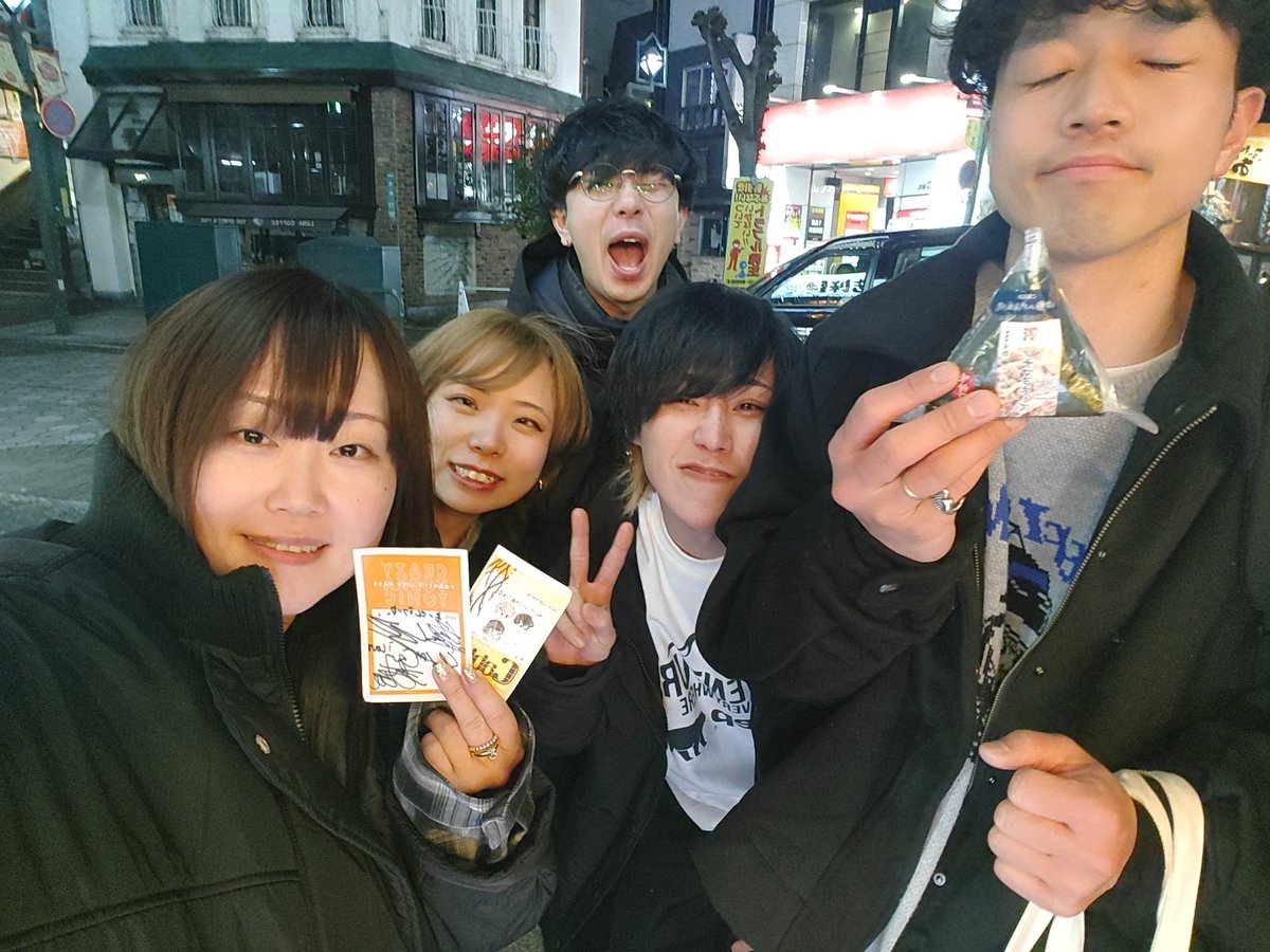 morokoshi_staff's tweet photo. 2/14 福山Cable
ライブが始まった瞬間、
裏のスタッフで目うるうるしながら見守りました👀
みんな元気そうでよかったよ✾✾✾ https://t.co/S50AGZkTCf