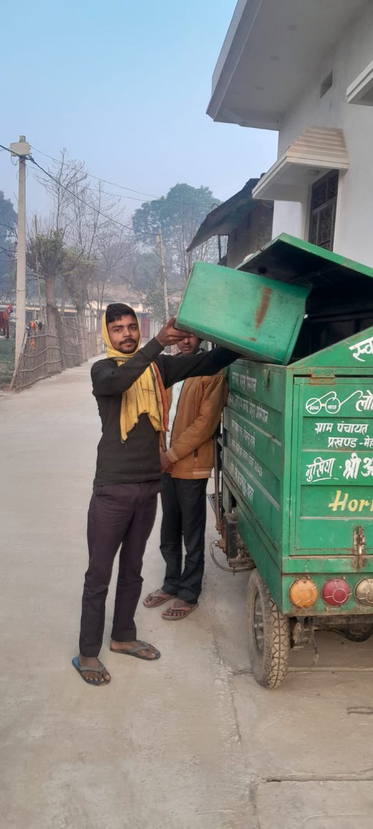 EcMotihari's tweet photo. #SBMG/#LSBA #SwachhtaWorkers in #Panchayats across various #Blocks consistently undertake daily D2D collection of Dry & Wet Waste,ensuring its #SystematicProcessing,#ScientificDisposal & #EffectiveSolidWasteManagement
@Dm_Motihari
@MoRD_GoI @MoJSDDWS @kumarvinuvinay @LSBA_Bihar https://t.co/8YkLEMQCqP