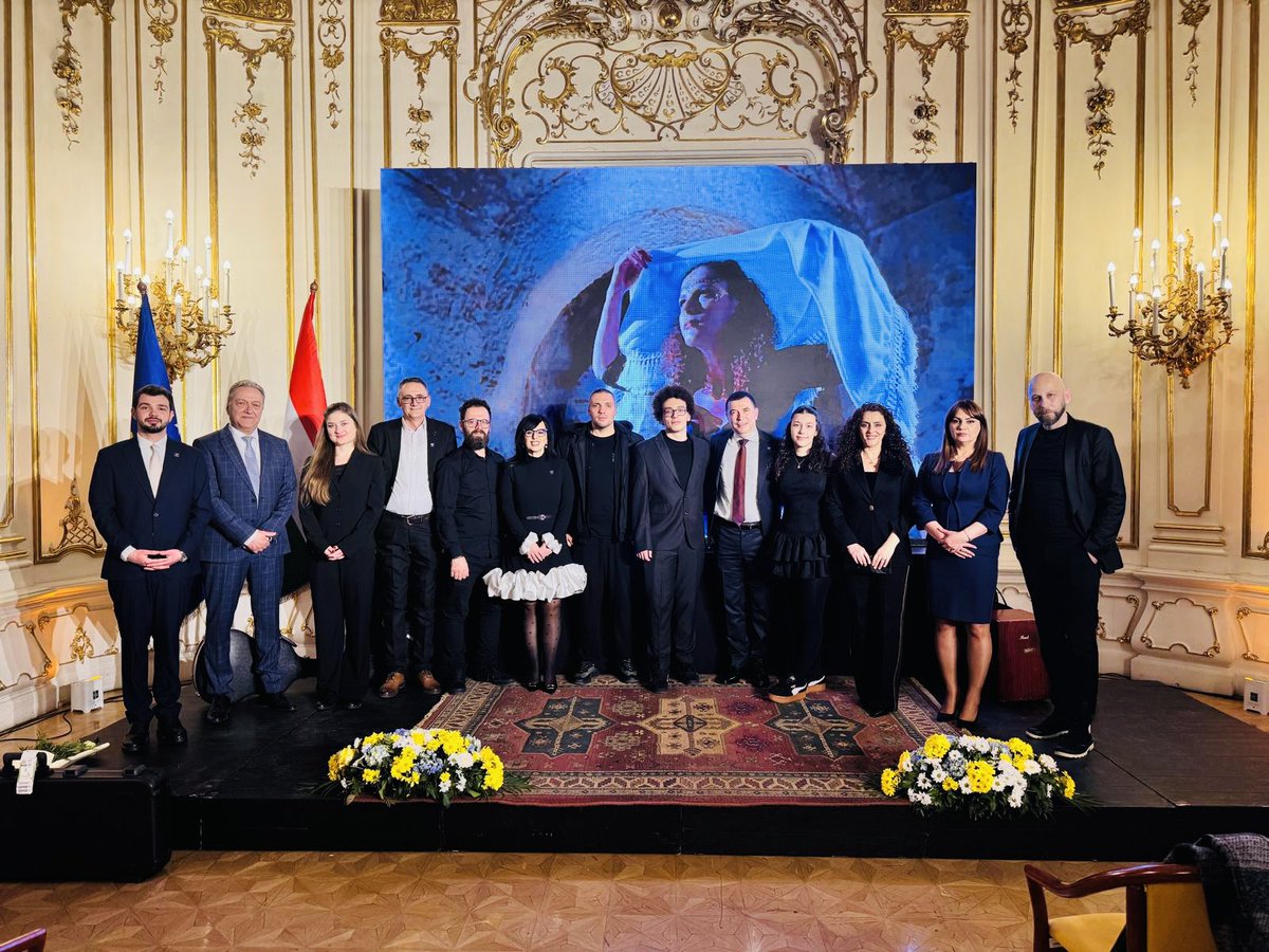KosovoinHungary's tweet photo. The 🇽🇰Embassy in🇭🇺 hosted a state reception for diplomatic corps, 🇭🇺 inst. & diaspora on the 18th anniv. of 🇽🇰Independence.
The evening featured a concert by 🇽🇰 guitarist 🎸Agron Peni & a video exhibition by 📸Arben Llapashtica, showcasing Kosovo’s landscapes & culture.
#Kosova18 https://t.co/vCz0JMbKiC