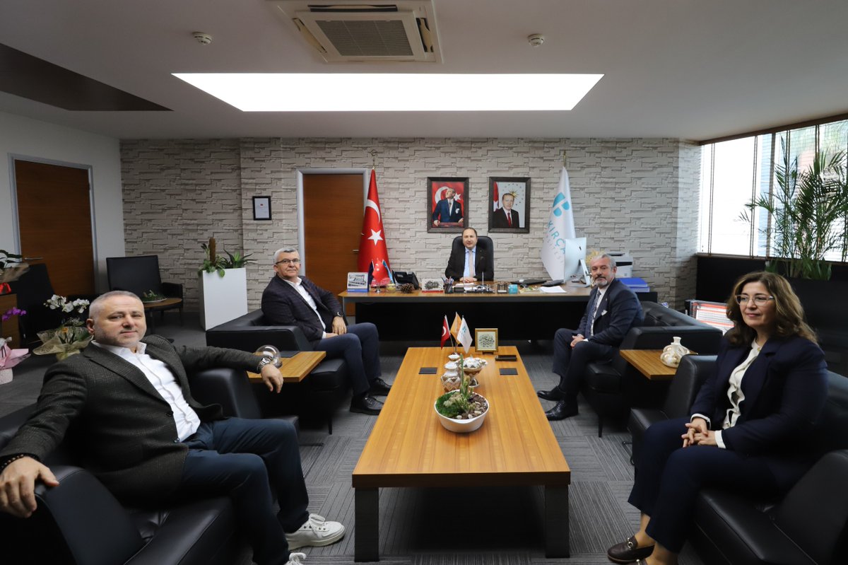 BAKIRÇAY ÜNİVERSİTESİ REKTÖRLÜĞÜNE ZİYARET

Yönetim Kurulu Başkanımız İzzet Süsoy, Meclis Üyelerimiz Ercan Kahvecioğlu ve Erkan Çoban ile Genel Sekreterimiz Gönül Orun; Bakırçay Üniversitesi Rektörü Sayın Prof. Dr. Rasim Akpınar’ı makamında ziyaret etti.