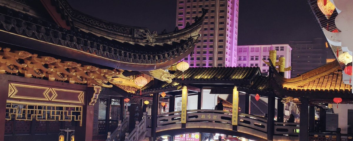 dnweldp116's tweet photo. 去了家旁边的街道，也是卤煮火烧皮肤背景的参考地，每年过节亮灯特别好看 https://t.co/JyQRkzycyp
