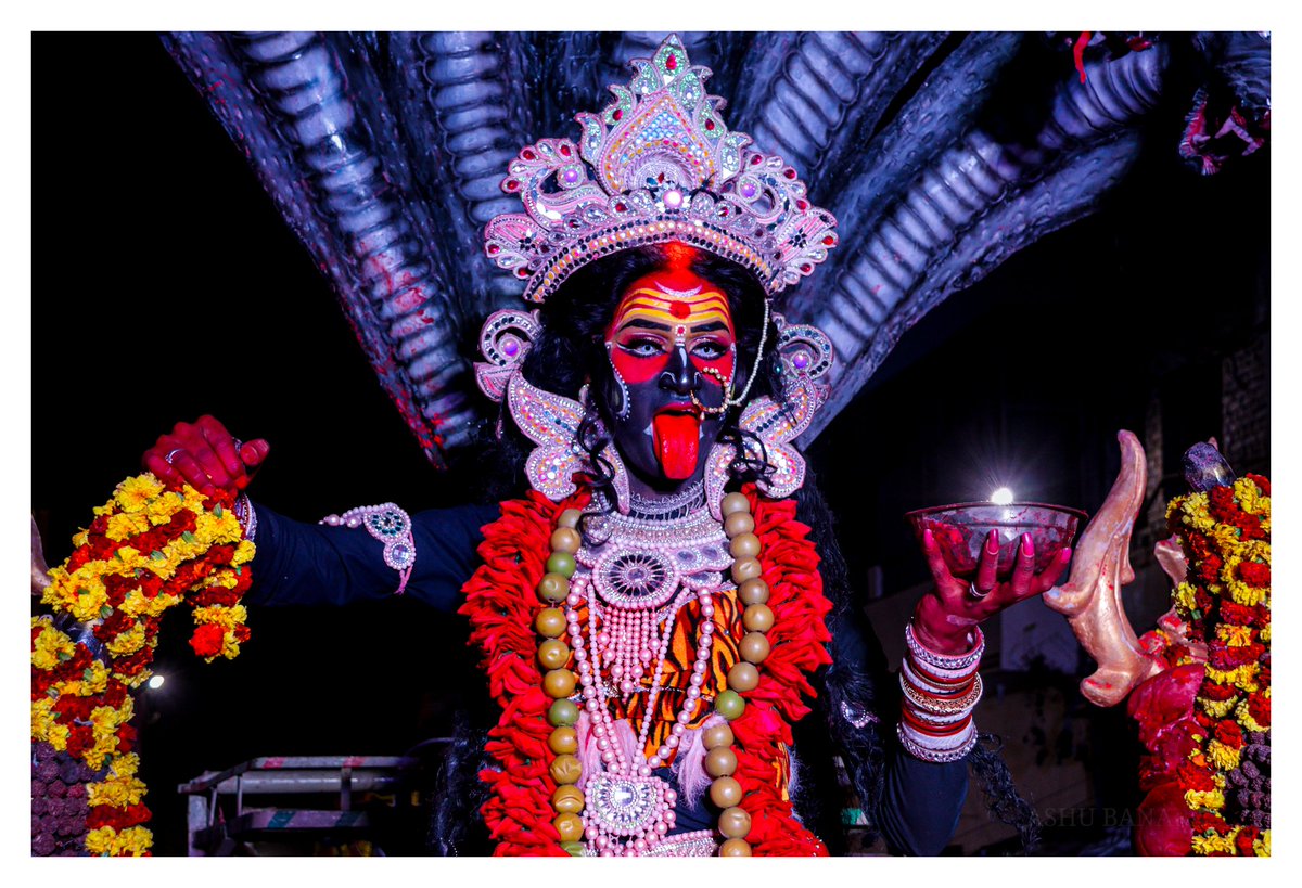 Ashubanaras's tweet photo. Agni and Anant. 🔱🔥
.
.
.
.
.
#VaranasiLife #shivbarat #photooftheday #StreetPhotography #maakali https://t.co/Xg3PVF5rce