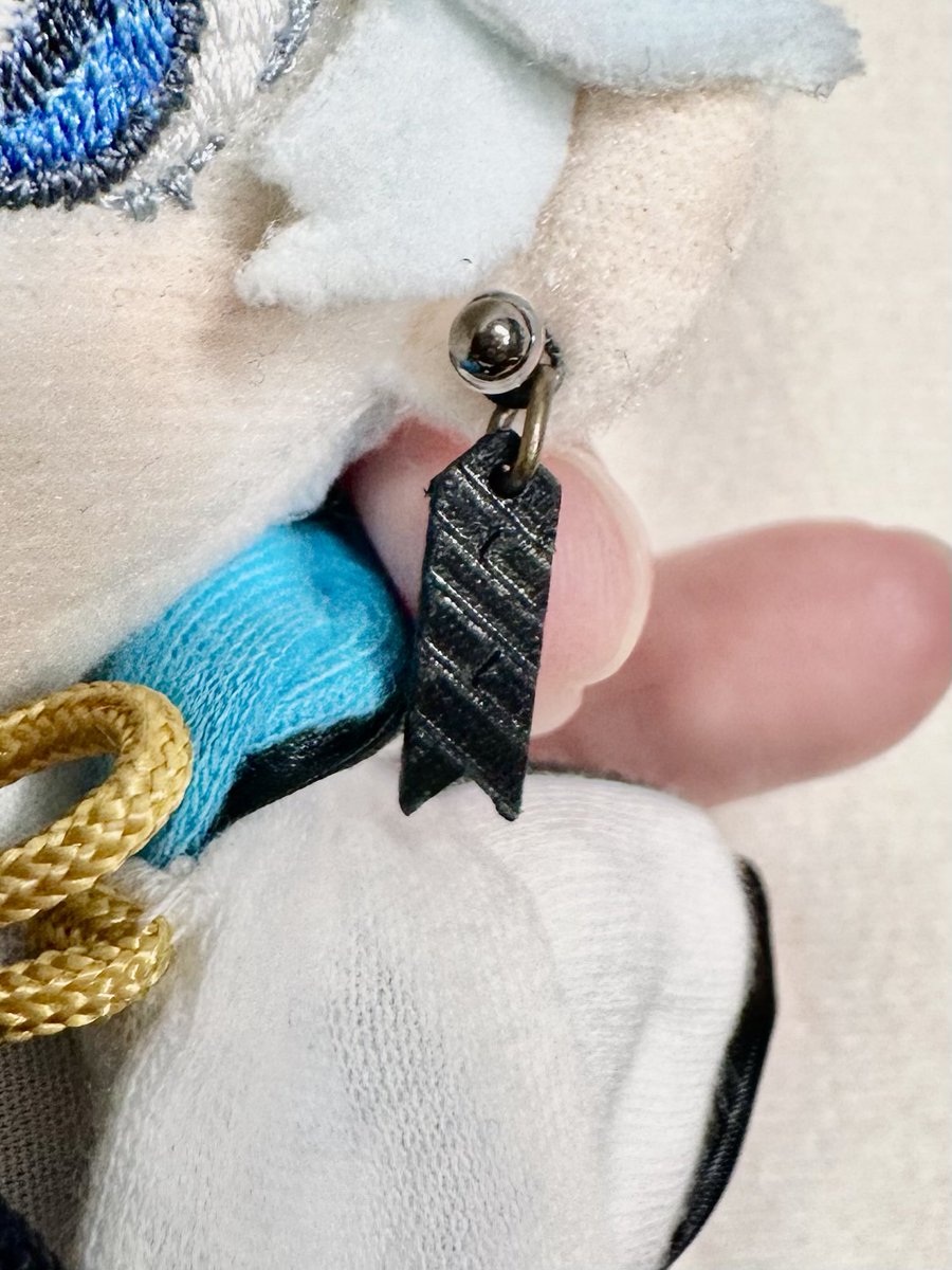 cb_ge000's tweet photo. ピアスの模様や、義手(見えないけど義���も)、ズボンの細いところも作るの楽しいので、モリモリやってしまう… https://t.co/yqvgIlrfvE