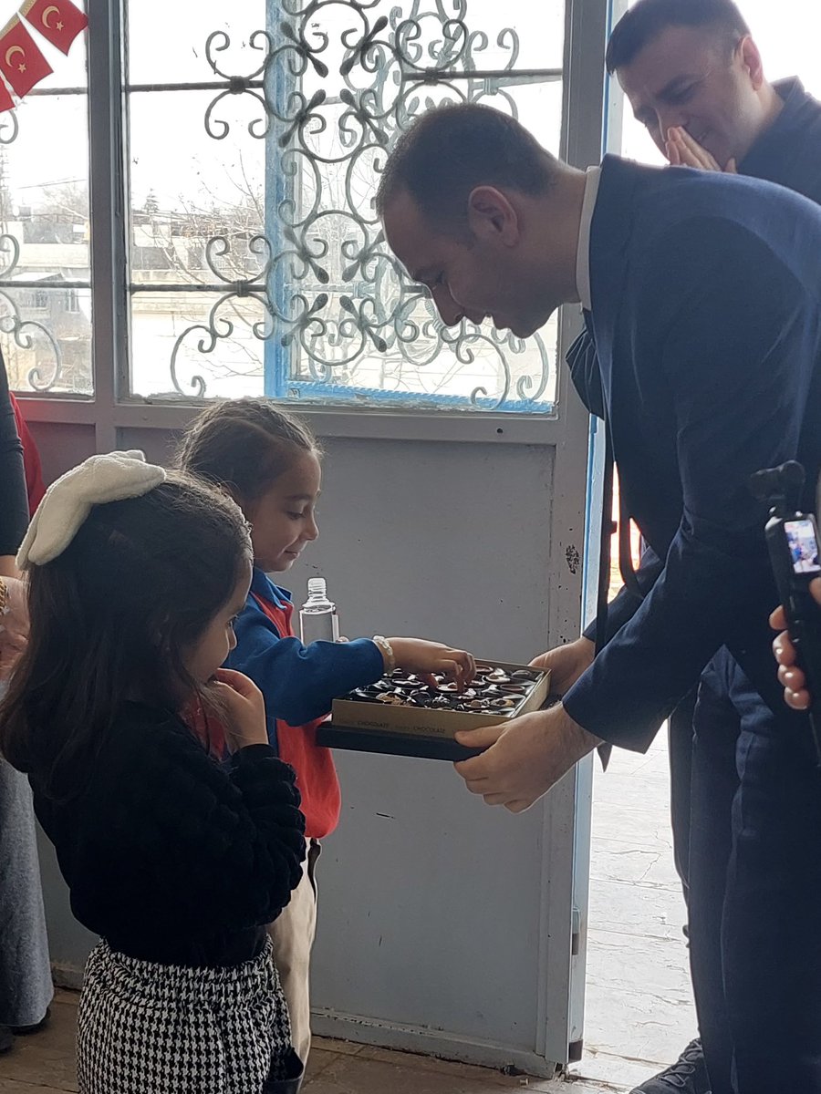 GevenceO's tweet photo. Gevence İlkokulu-Ortaokulu ailesi olarak ziyaretlerinden dolayı İlçe Kaymakamımıza, İlçe Jandarma Komutanımıza ve İlçe Milli Eğitim Müdürümüze teşekkür ederiz. @nizipgovtr @NizipilceMEM #nizipilçejandarma https://t.co/VPqVKuxH85