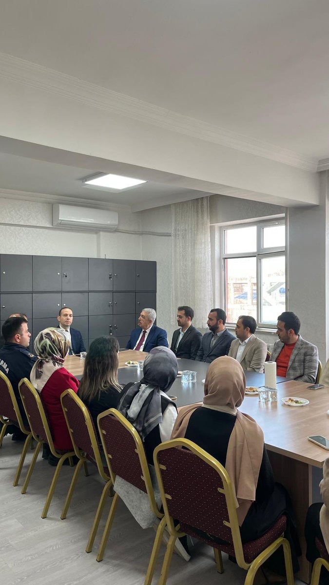 Gevence İlkokulu-Ortaokulu ailesi olarak ziyaretlerinden dolayı İlçe Kaymakamımıza, İlçe Jandarma Komutanımıza ve İlçe Milli Eğitim Müdürümüze teşekkür ederiz. <a href="/nizipgovtr/">T.C. Nizip Kaymakamlığı</a> <a href="/NizipilceMEM/">Nizip İlçe Milli Eğitim Müdürlüğü</a> #nizipilçejandarma