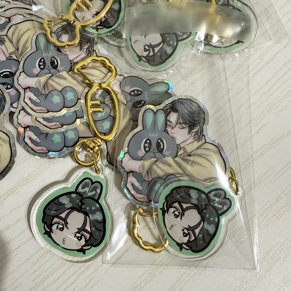 何か選択を間違えたのか謎に背景キラキラしてて絵柄と合ってない🤣
とりあえず🇹🇭に持っていくので、良かったらセットで貰って下さーい
♡GA♡
See you in Thailand for Win’s birthday🫶