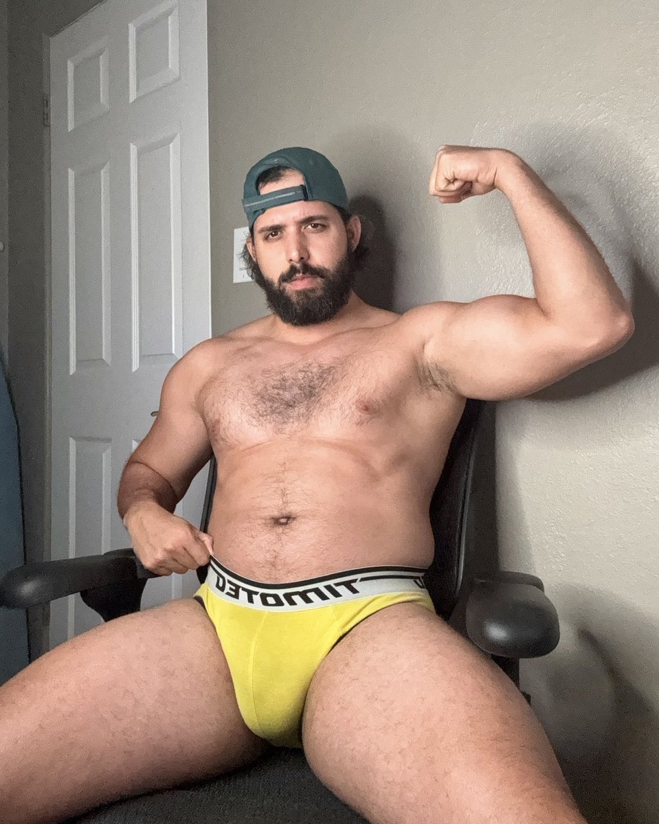 leanjose01's tweet photo. Black &amp; Yellow https://t.co/YriJ7cSKyM