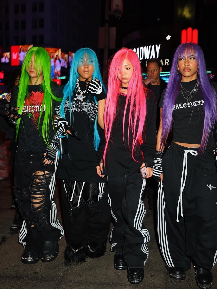 pannchoa's tweet image. Knets react to Kim Kardashian's daughter, North West, hanging out with friends
tinyurl.com/3pbp2ady