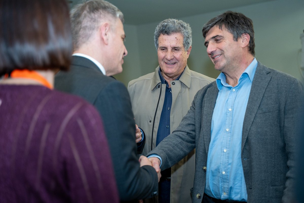 ΕΑΠ - HOU tweet media