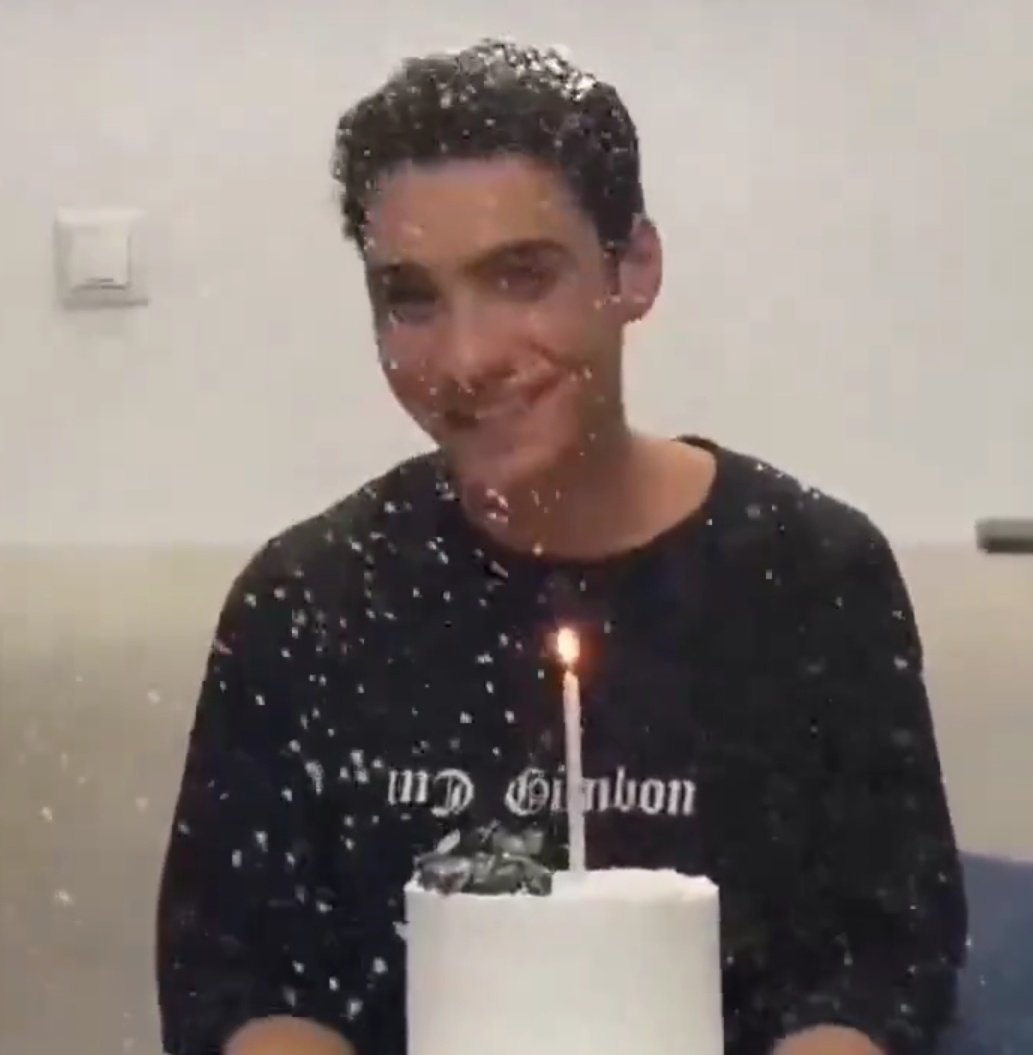 موژی tweet media