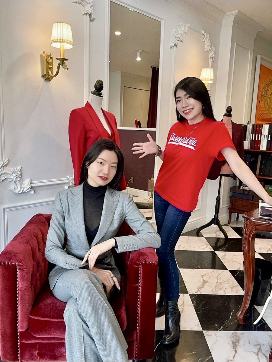 eir_violinist's tweet photo. 尾州生地のレディースオーダースーツ『Leoda by JADY SUIT』で新しいお衣装を作っていただいており、���縫いへ🌹

完成が待ち遠しい🌹🌹

https://t.co/AN8lyjvgIr https://t.co/zitNNn6fKO