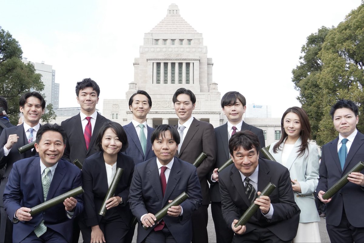 team_mirai_jp's tweet photo. 本日、特別国会が招集されました。
チームみらいの衆議院議員11名、揃って初登院の日を迎えることができ、身の引き締まる思いです。

皆さまから託していただいた「みらい」への期待に応えていけるよう、手を動かし、チーム一丸となって全力で取り組んでまいります。
#チームみらい https://t.co/UuLorXrijx