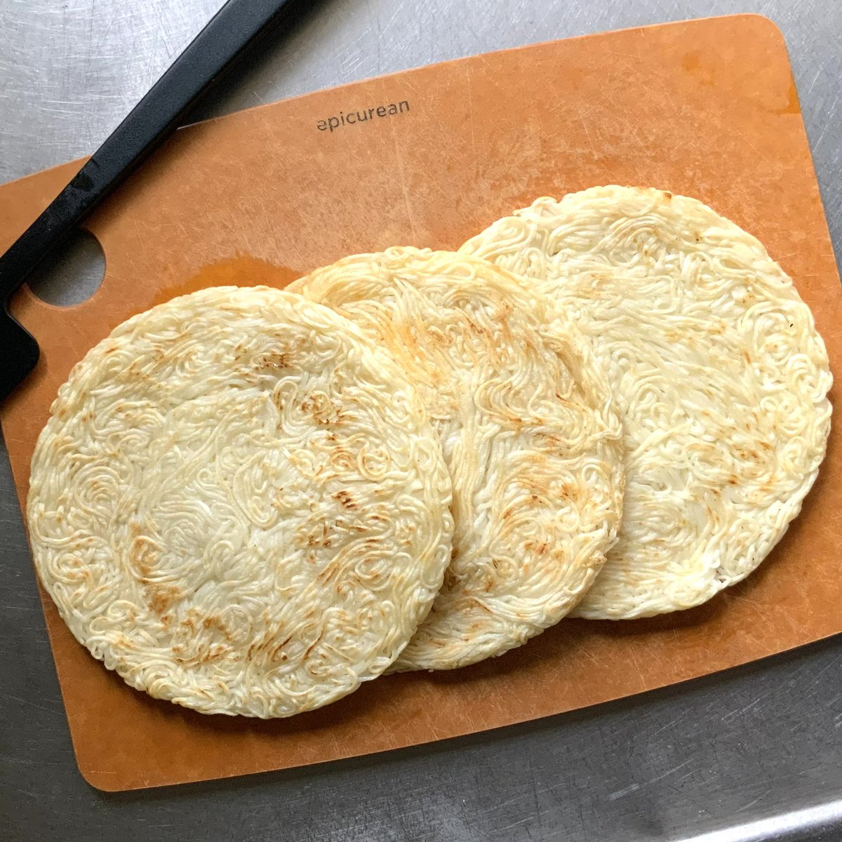 #今日のそうめん [1761日目]
照り焼きチキンそうめんサンド
🍗🥪🍜