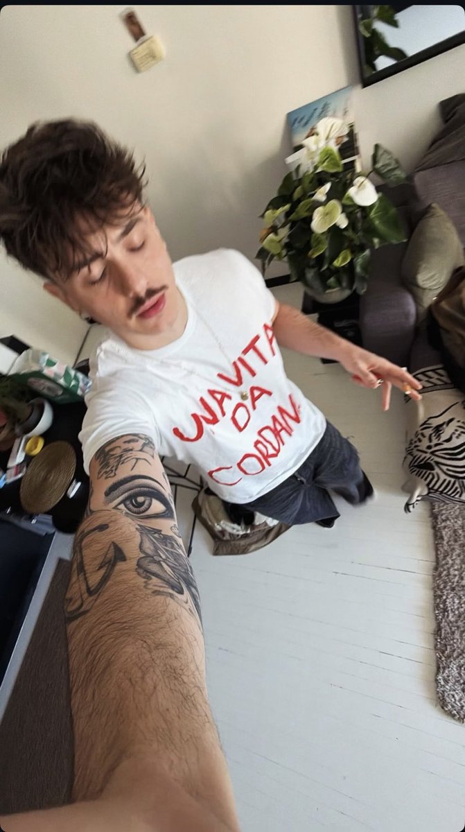 🧚🏻♀️💋sari; (vorrei una vita da cordano) tweet media