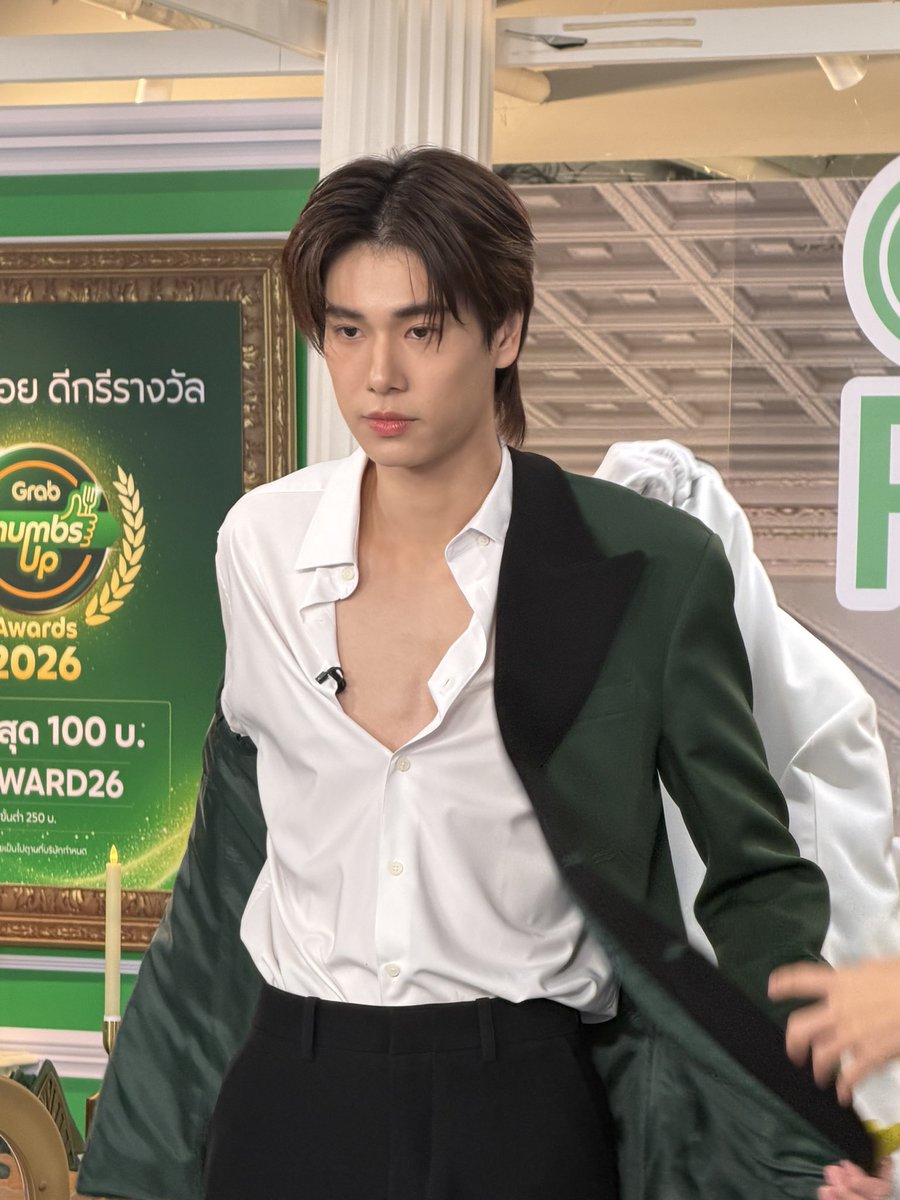 the buttons on phuwin's shirt seems the most useless thing ever.