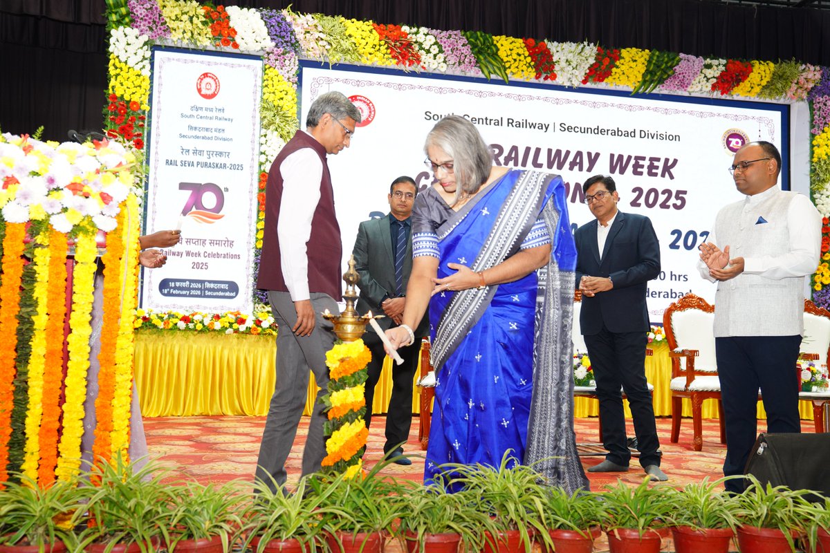 drmsecunderabad's tweet photo. 70th Rail Seva Puraskar–2025, Secunderabad Division, was celebrated at Rail Kalarang, Boiguda.
Dr.R.Gopalakrishnan, DRM/SC, graced the occasion as the Chief Guest. Smt. Sandhya Gopalakrishnan, President/SCRWWO, attended as the Guest of Honour.
#RailwayWeek #RailSevaPuraskar #SCR https://t.co/3MgMkv09L2