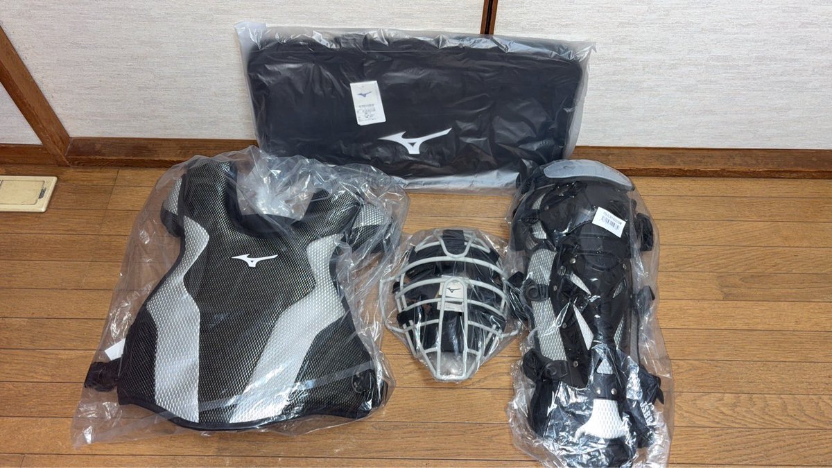 sharks_55's tweet photo. 新防具です！

吸収良さそう！！

ミズノプロの防具は、軽くて万人受けしますよね！（高校の時から変わってなければ，，笑） https://t.co/amCfFilIJG